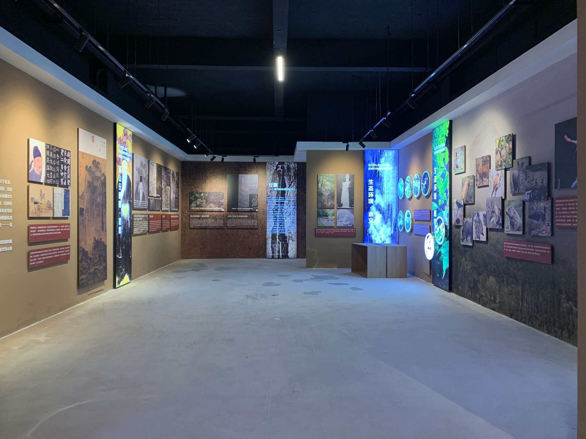 溪山(shān)勝境丹霞地(dì)址文(wén)化(huà)展